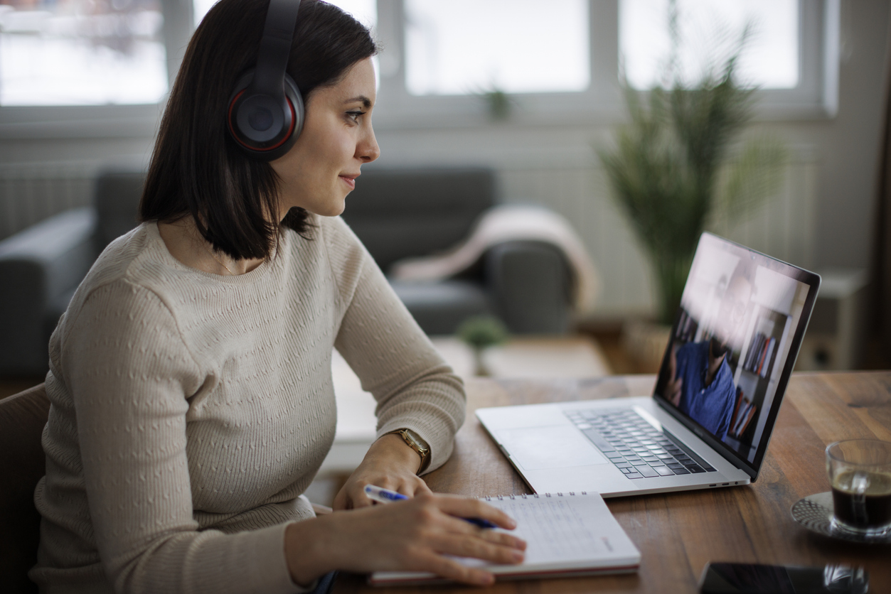 Dr. Scott™ consulting with a patient at Castle Rock Regenerative Healthcare in a comfortable, personalized clinical setting.